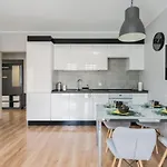 Rozana By Renters * 포즈난