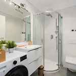 Rozana By Renters * 포즈난